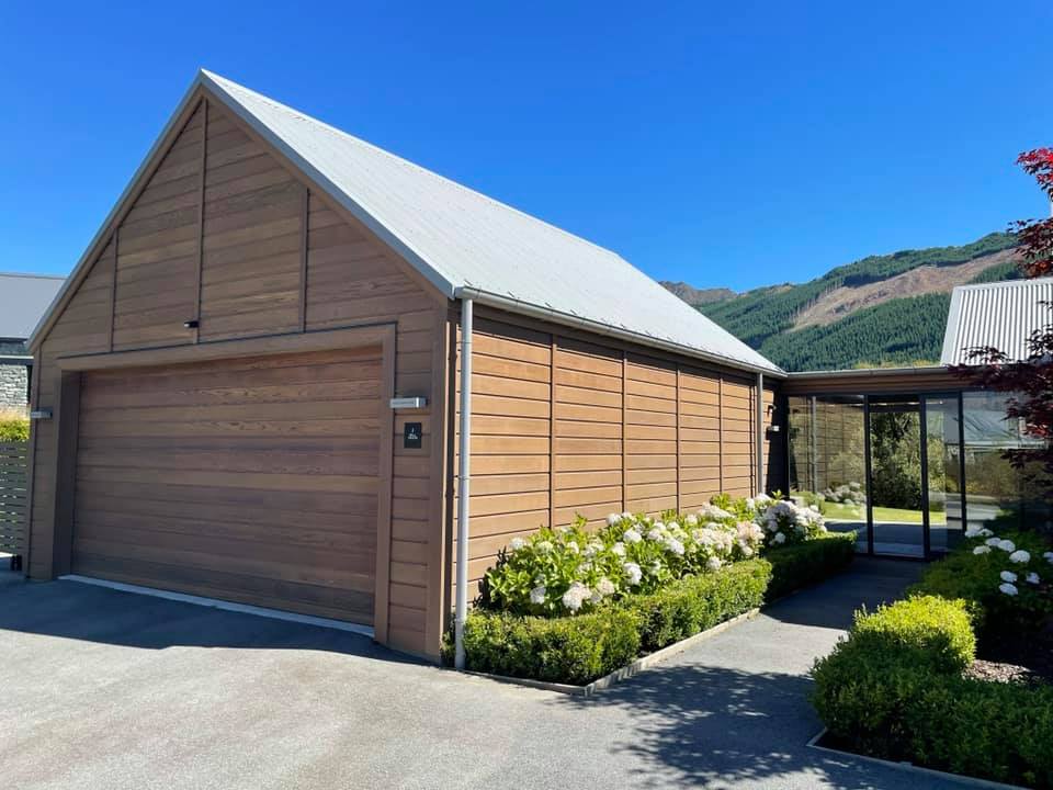 Cedar Weatherboard Restoration Guide: Protecting Your Queenstown Home from Alpine UV Damage